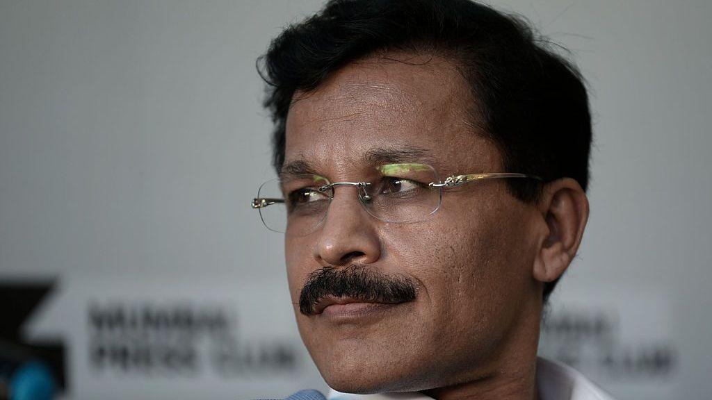 From Bureaucrats to Heroes: How Indian Officials Gain Public Reverence for Rule‑Based Action