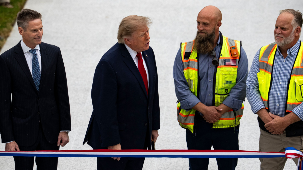 White House pool boycott: Trump bans media, stirs constitutional debate