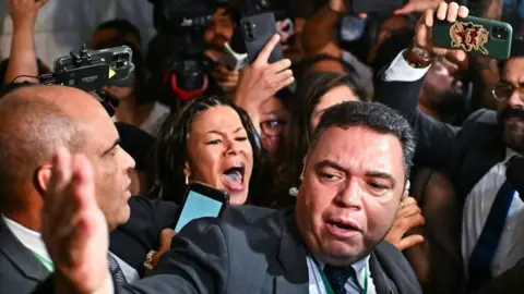 Turmoil in Brazilian Congress as Bolsonaro's Sentence Cut is Debated