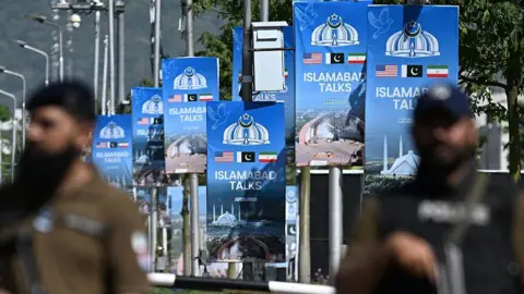 US and Iran Stalemate Intensifies as Pakistan Seeks Negotiation