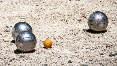 68‑Year‑Old Pétanque Player Dies After Metal Boule Hit in Mimizan