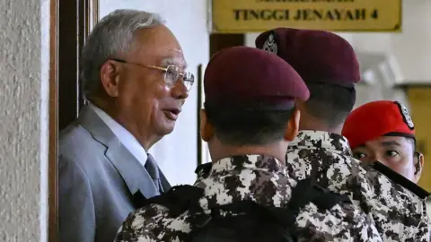 Former Malaysian Prime Minister Najib Razak Sentenced to 15 Years in Jail for Corruption