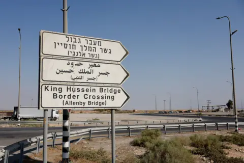 Palestinians Stranded as Israel Closes Key Border Crossing to Jordan