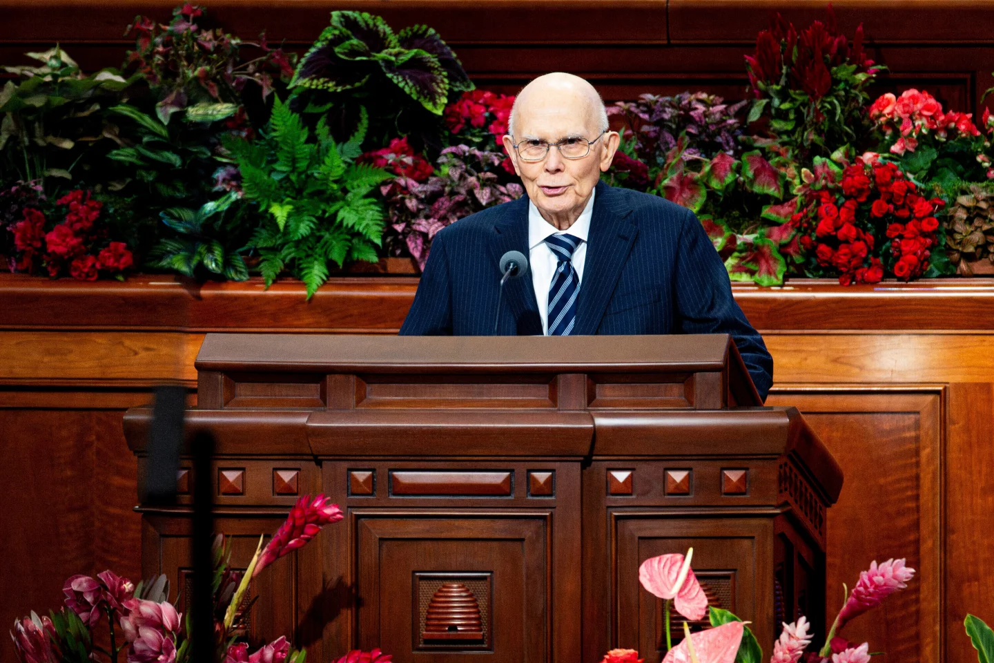 Dallin H. Oaks Assumes Presidency of the LDS Church: A Transition in Leadership