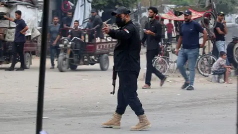 Violence Erupts in Gaza City: 27 Dead in Armed Clashes Between Hamas and Dughmush Clan