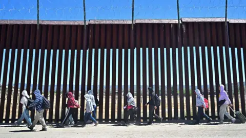 US to Deport 120 Iranians Amid Controversial Immigration Deal