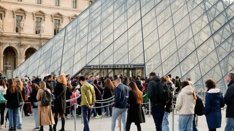 Louvre Museum Reopens Following High-Profile Jewel Heist