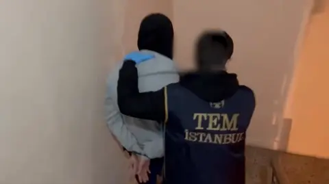 Turkey's Nationwide Raids Lead to Detention of 357 Suspected IS Members