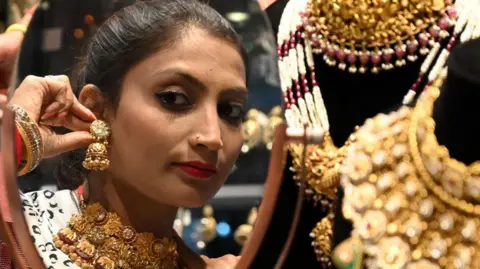 India's Evolving Gold Traditions: Investment Over Ornamentation During Diwali