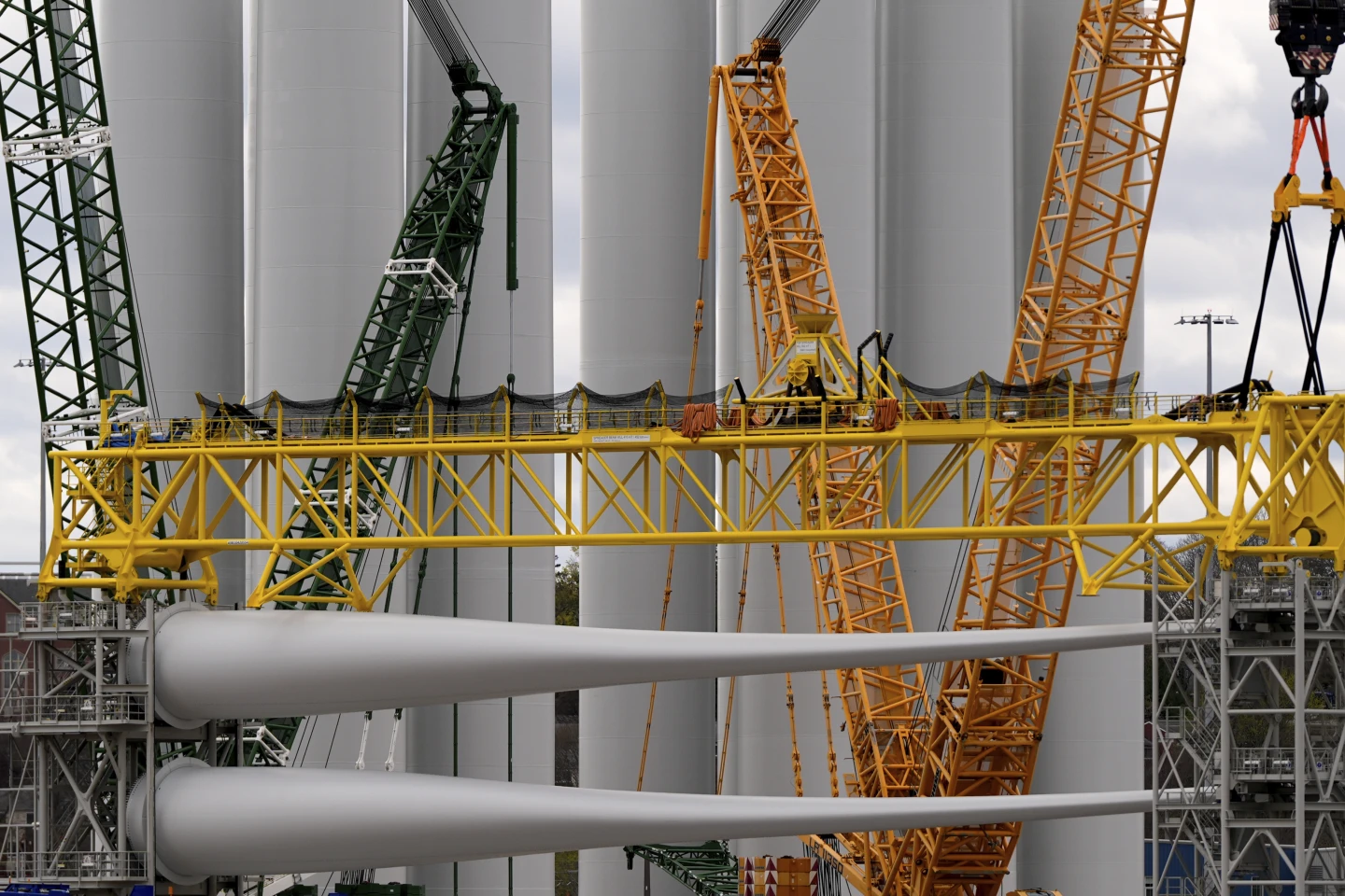 Federal Judge Unblocks Offshore Wind Project, Poses Challenge to Trump's Energy Policies