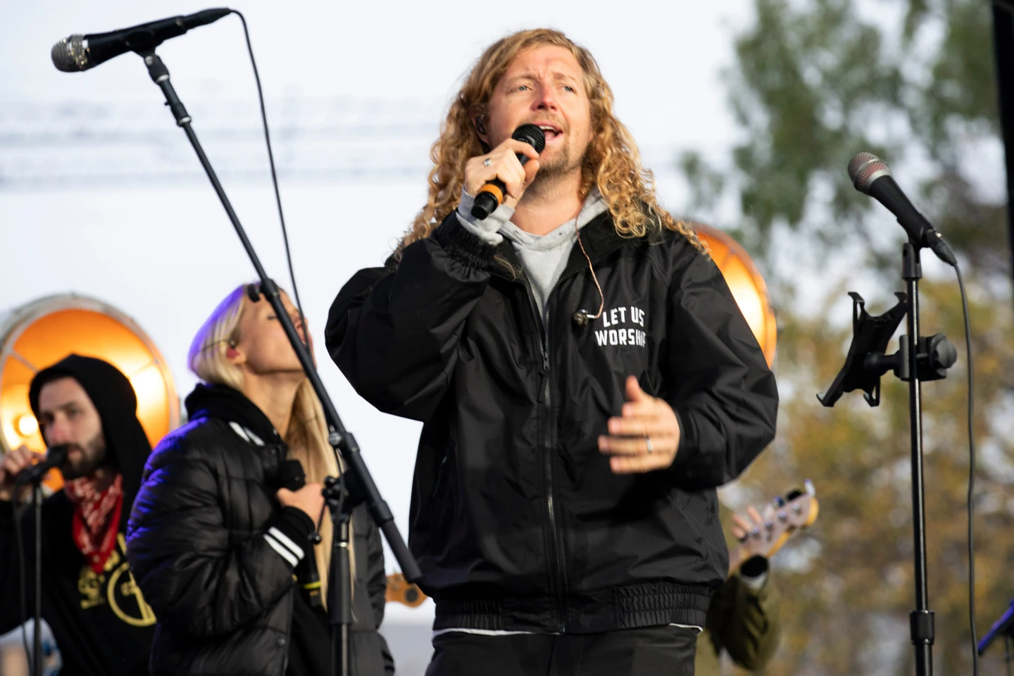 Controversy Surrounds Worship Leader Sean Feucht Amid Allegations of Financial Mismanagement