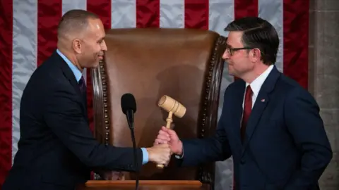 US Congress Faces Ongoing Deadlock Over Government Shutdown Ahead of Critical Vote