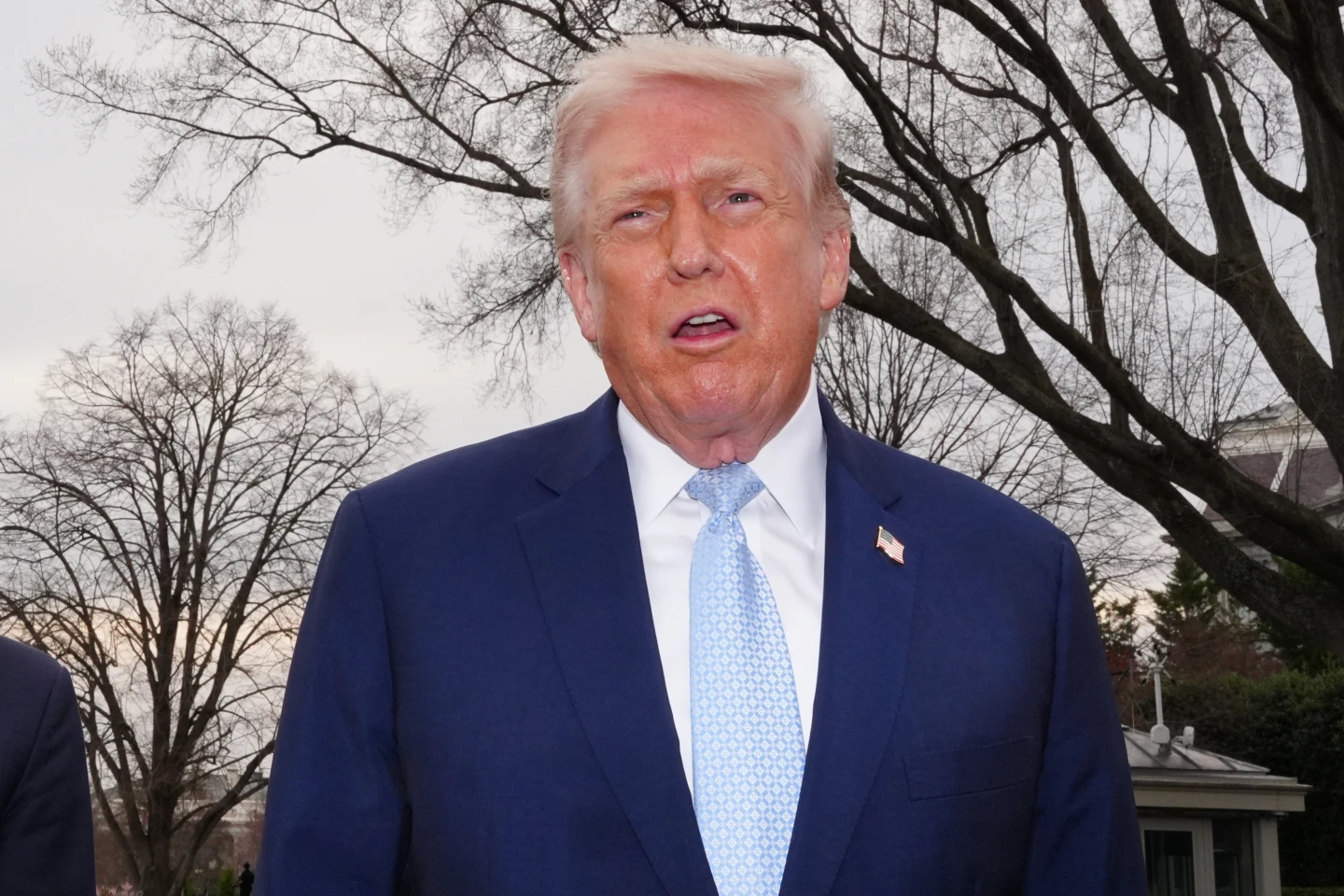 Trump Threatens Immigration Enforcement in Airports Amid Government Standoff