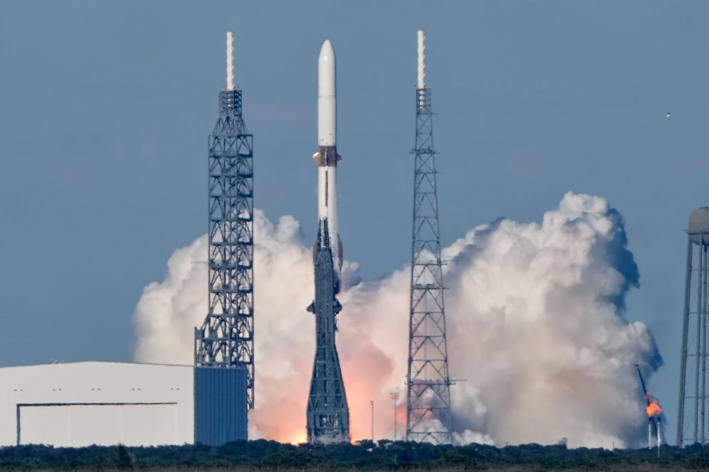 Blue Origin's New Glenn Rocket Successfully Launches Twin Mars Orbiters