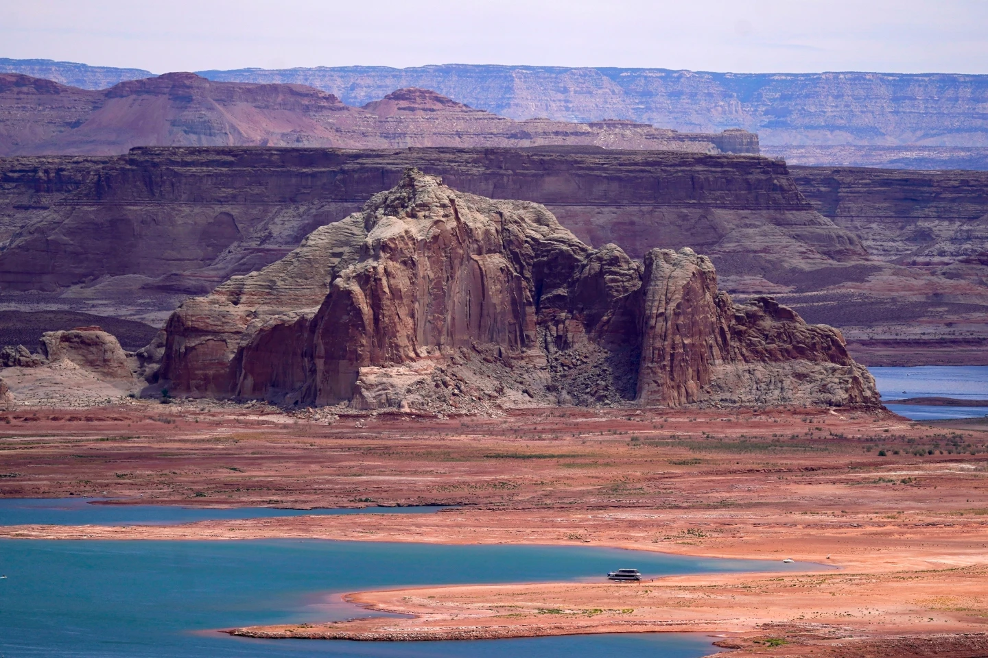 Lake Powell's Water Crisis: A Balancing Act Between Hydropower and Environmental Impacts