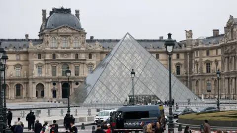 Louvre Closes Gallery Due to Structural Safety Concerns