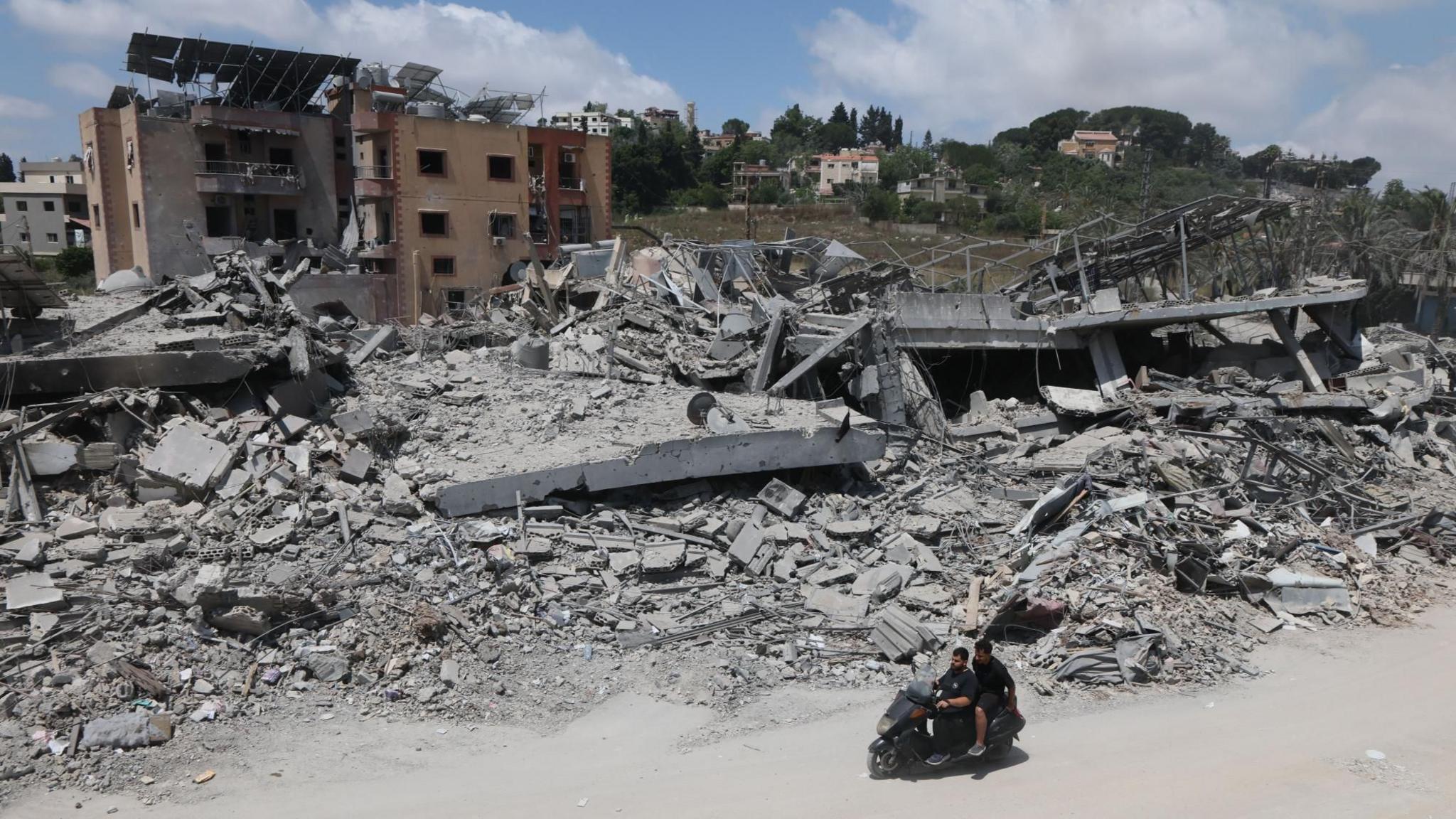 Israeli troops kill two in southern Lebanon amid ceasefire