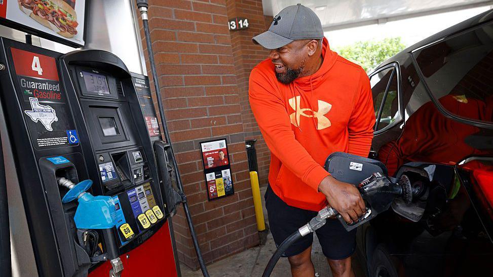 Oil Prices Drop to Pre‑Iran War Levels as Strait of Hormuz Traffic Re‑opens