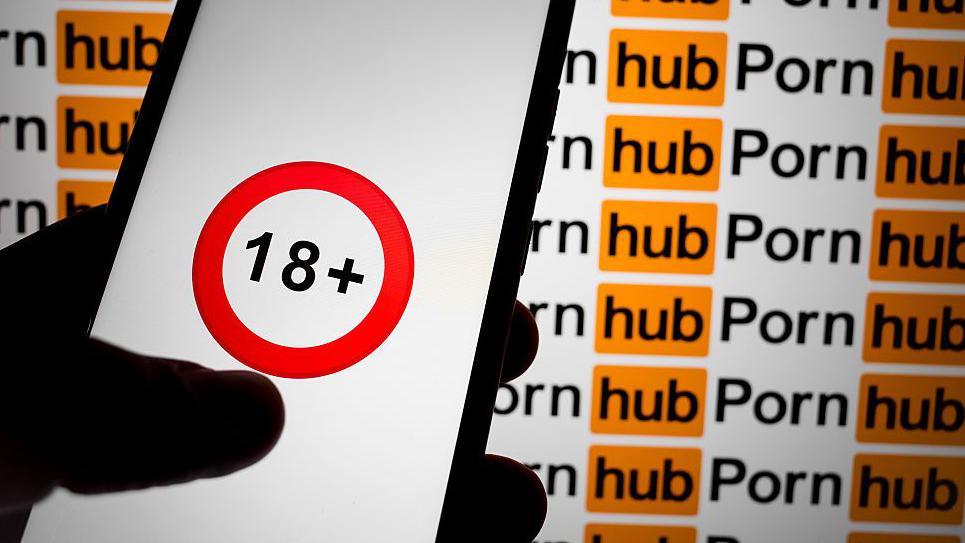 Pornhub Returns to Australia, Restricted to Apple Devices Under Age‑Verification Rules